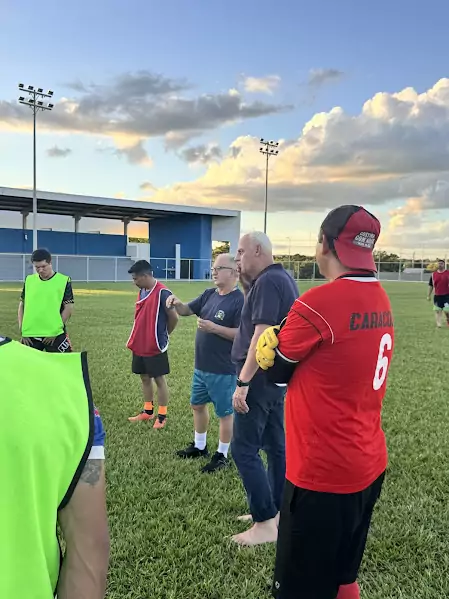 Prefeito Neco Pagliosa acompanha início dos preparativos do time de Caracol para a Copa Assomasul 2026
