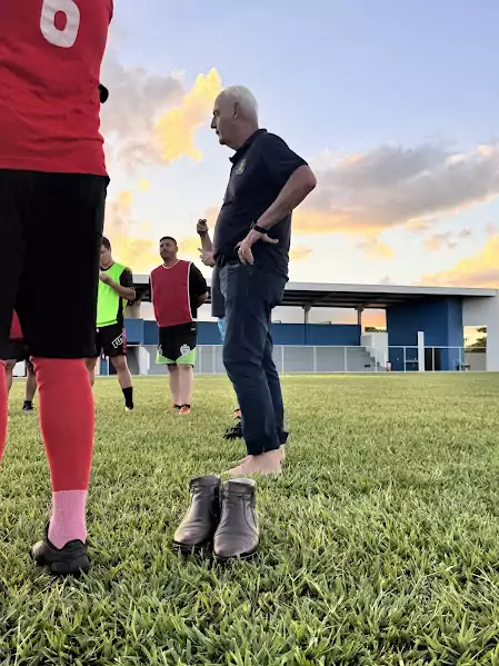 Prefeito Neco Pagliosa acompanha início dos preparativos do time de Caracol para a Copa Assomasul 2026