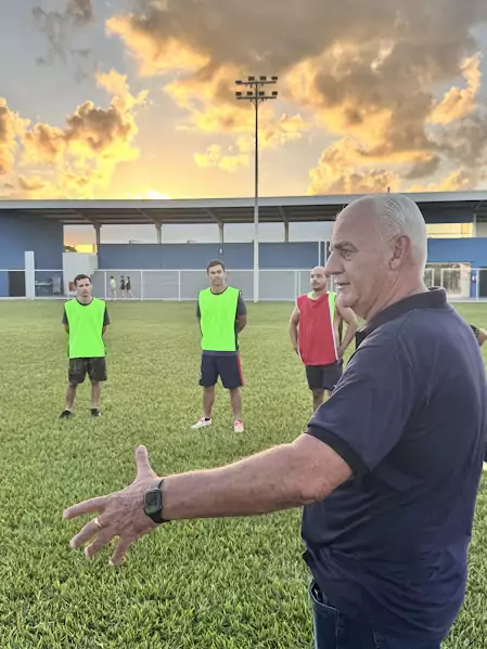 Prefeito Neco Pagliosa acompanha início dos preparativos do time de Caracol para a Copa Assomasul 2026