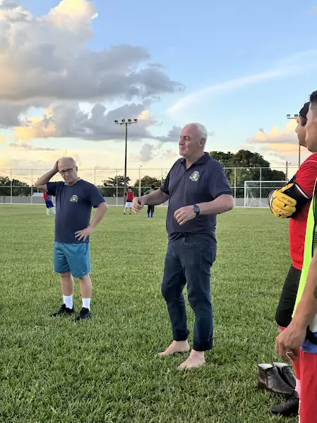 Prefeito Neco Pagliosa acompanha início dos preparativos do time de Caracol para a Copa Assomasul 2026