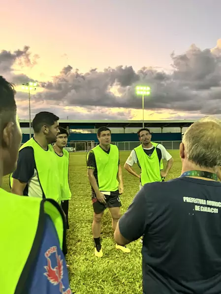 Prefeito Neco Pagliosa acompanha início dos preparativos do time de Caracol para a Copa Assomasul 2026