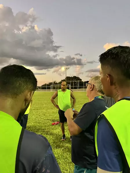 Prefeito Neco Pagliosa acompanha início dos preparativos do time de Caracol para a Copa Assomasul 2026