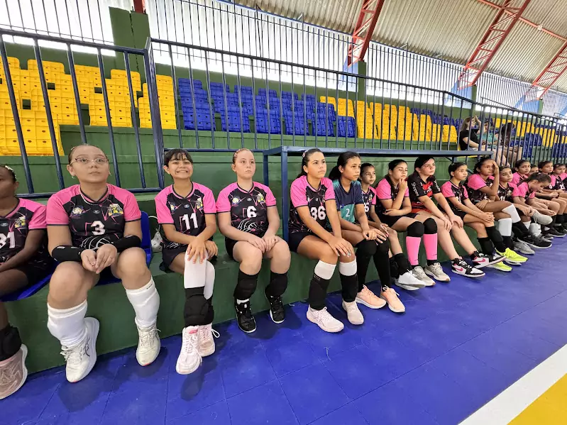 Projeto Esporte+Escola Voleibol Feminino é espaço de proteção e formação de base em Caracol