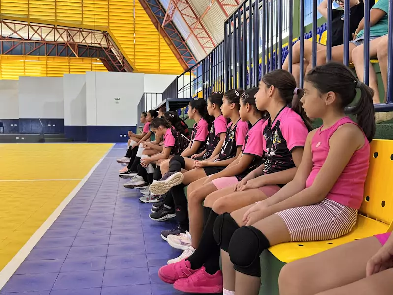 Projeto Esporte+Escola Voleibol Feminino é espaço de proteção e formação de base em Caracol
