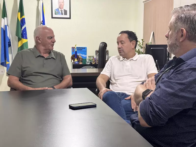 Secretário da Casa Civil, Walter Carneiro Filho, visita Caracol e acompanha obras do Governo do Estado