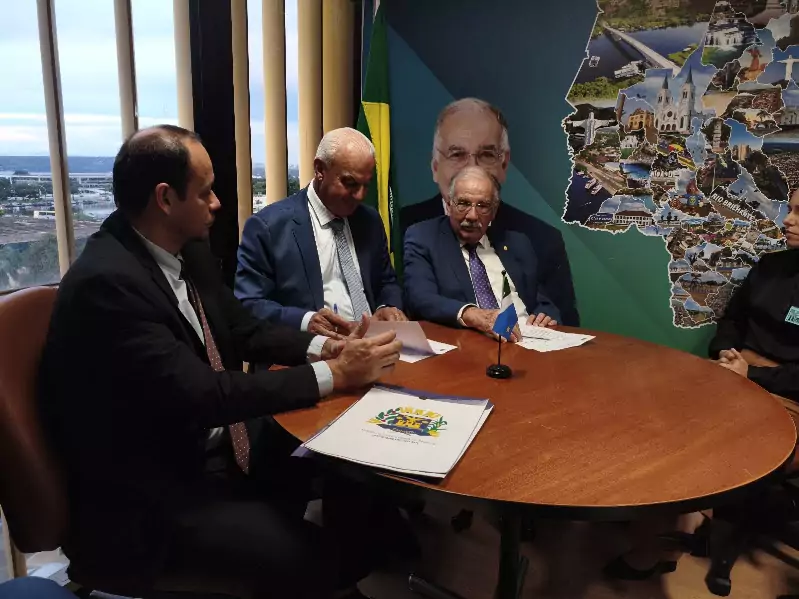Prefeito Neco e vereadores de Caracol cumprem agenda positiva em Brasília