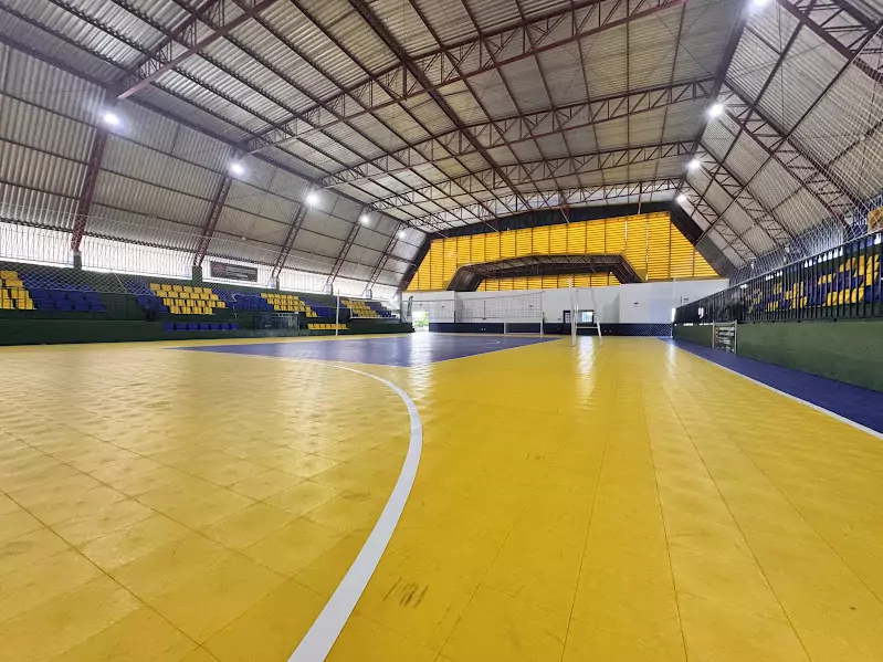 Reforma do Ginásio Primeiro de Maio em Caracol é inaugurada com grande público