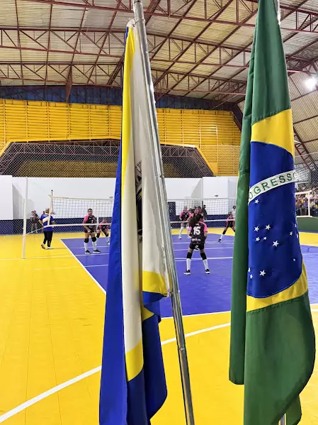 Reforma do Ginásio Primeiro de Maio em Caracol é inaugurada com grande público