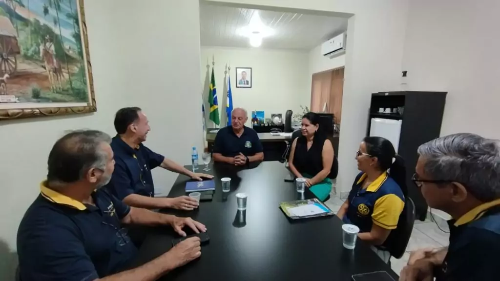 Diretoria do Rotaract Club de Bela Vista visita Prefeito de Caracol