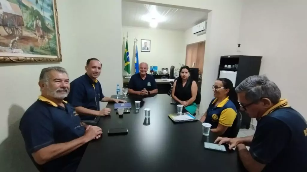 Diretoria do Rotaract Club de Bela Vista visita Prefeito de Caracol