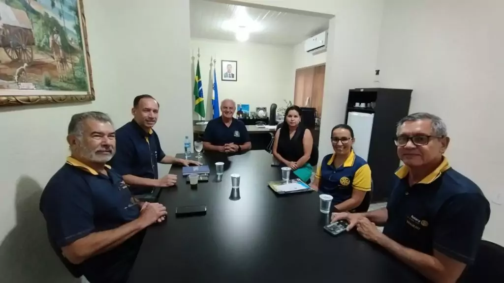 Diretoria do Rotaract Club de Bela Vista visita Prefeito de Caracol