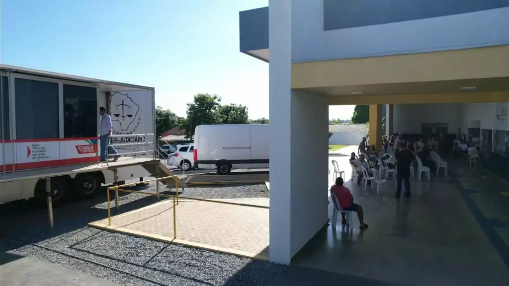 Carreta da Justiça realizou 265 atendimentos e procedimentos em Caracol Carreta da Justiça realizou 265 atendimentos e procedimentos em Caracol