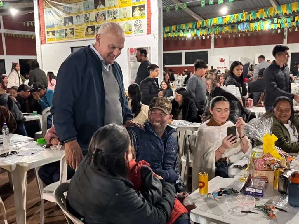 Público comparece em massa e vence o frio na Festa Julina das Escolas João José Leite da Silva e Joaquim dos Santos