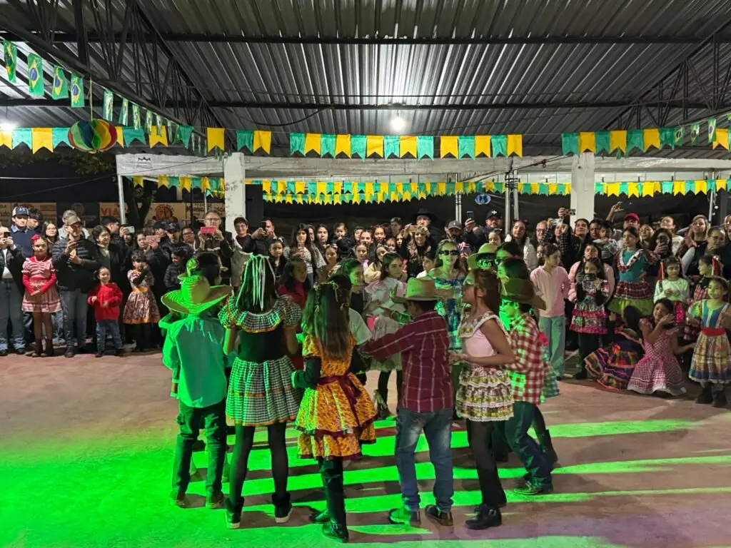 Público comparece em massa e vence o frio na Festa Julina das Escolas João José Leite da Silva e Joaquim dos Santos