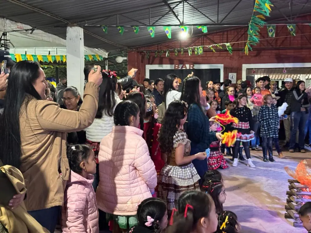 Público comparece em massa e vence o frio na Festa Julina das Escolas João José Leite da Silva e Joaquim dos Santos